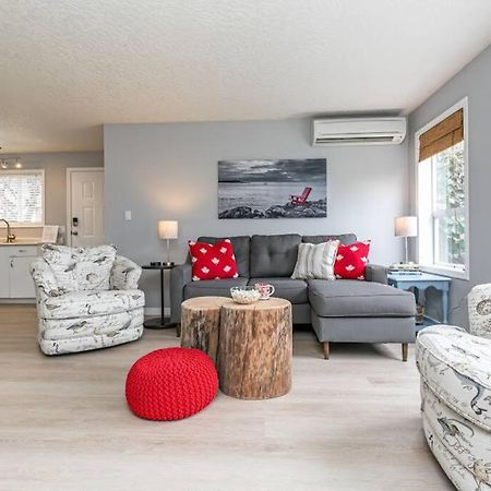 Lovely 2 Bedroom Suite Steps From The Beach Victoria Exterior foto